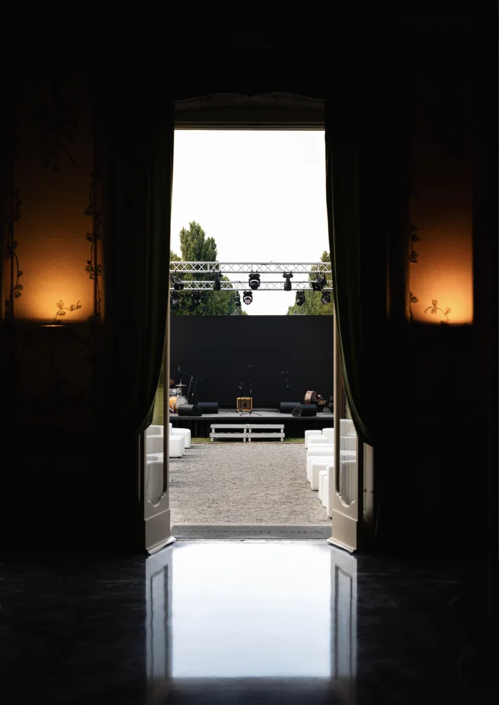 Allestimento outdoor fatto da Emotiva presso Villa Borromeo